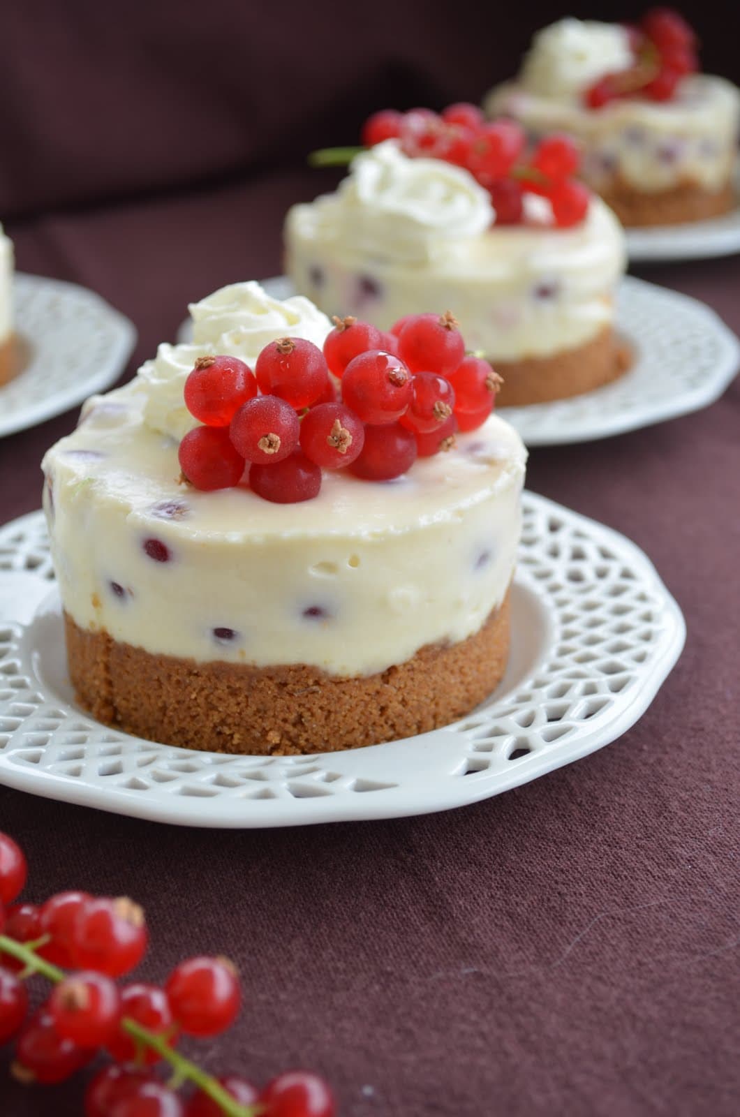 Cheesecakes Aux Groseilles Tzaziki Et Tomates Cerises Aux Graines De Cheesecakes Aux Groseilles Tzaziki Et Tomates Cerises Aux Graines De