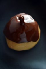 Poires Pochées Au Jasmin Et Coulis De Chocolat - Voyage Gourmand