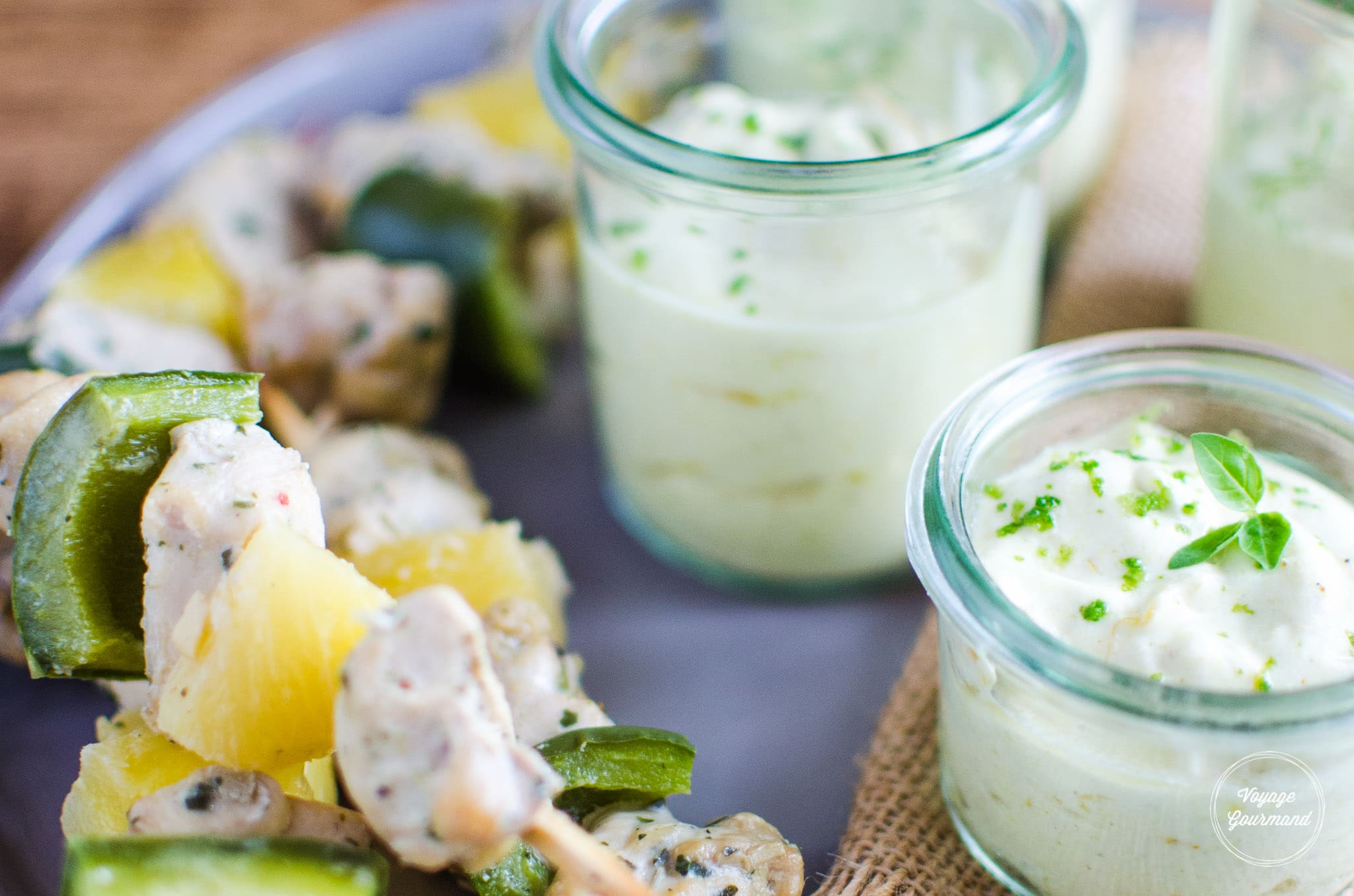 Brochettes de poulet mariné au lait de coco et citron vert