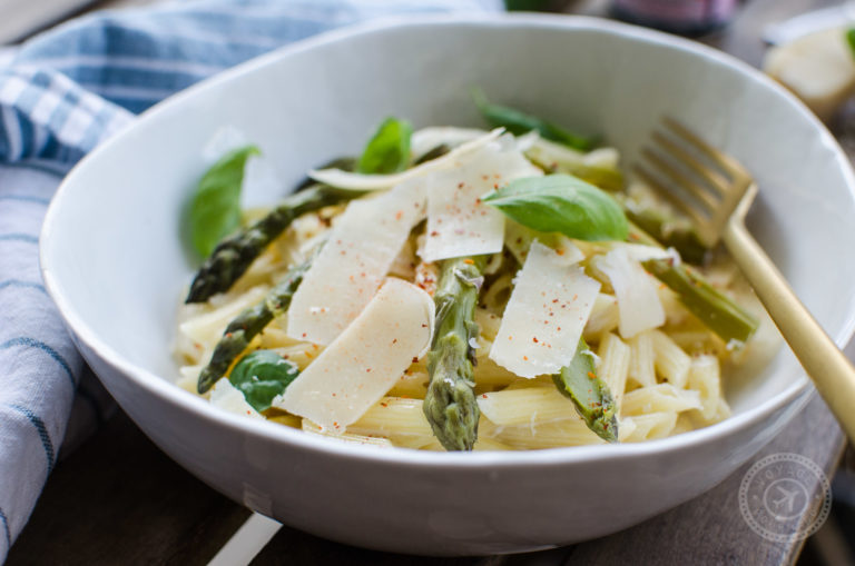 Penne aux asperges vertes et crème au parmesan - Voyage Gourmand