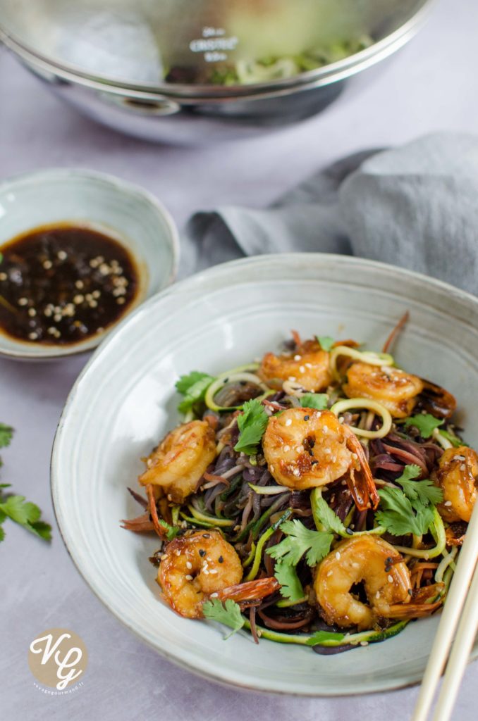 Wok de crevettes caramélisées et légumes de saison - Voyage Gourmand